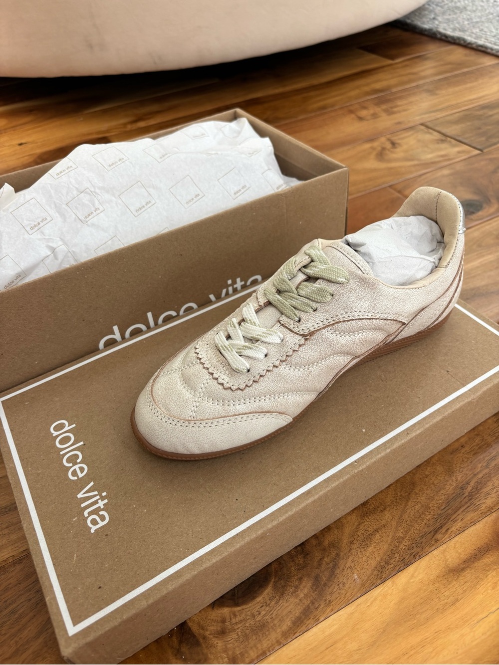 Dolce Vita Brown Box with White Logo